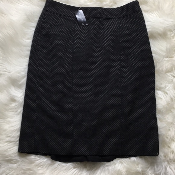 White House Black Market Dresses & Skirts - WHBM White House Black Market Skirt Size 4